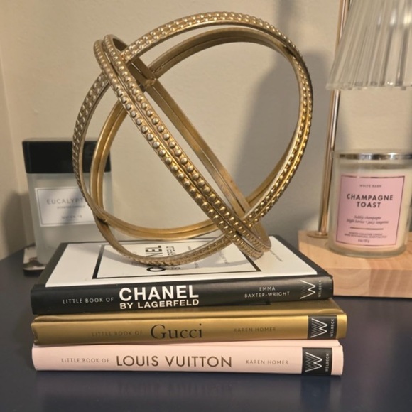 📕LITTLE BOOK OF CHANEL BY LAGERFELD Coffee Table Book Hardcover New - Picture 8 of 8